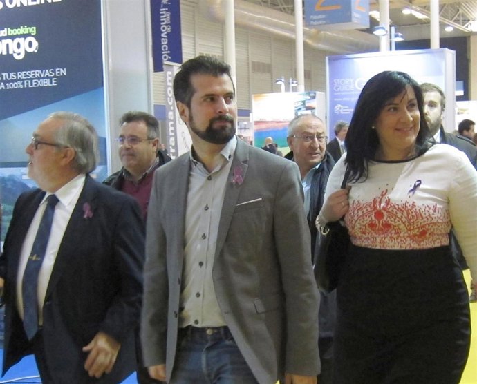 Luis Tudanca en su visita a Intur