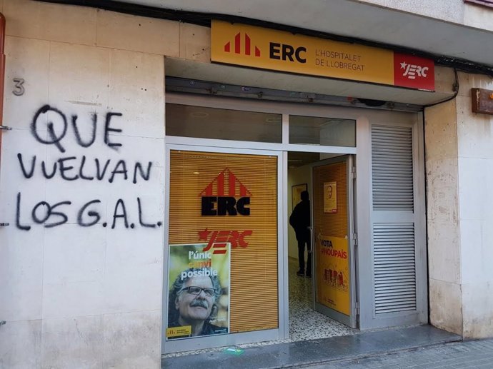 Pintada amenazadora contra la sede de ERC en L'Hospitalet.