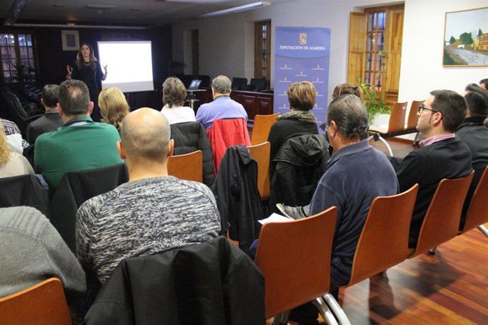 Alicia Puga ha impartido el taller a los más de 20 empresarios participantes.