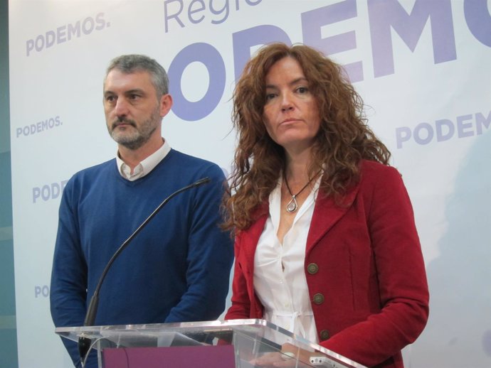 María Ángeles García Navarro, junto a Óscar Urralburu