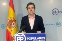 Robisco (PP) acusa a Page de "querer inundar Guadalajara de cerdos"