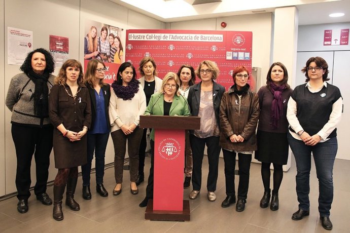 Acto institucional del Icab por el día de la violencia contra las mujeres