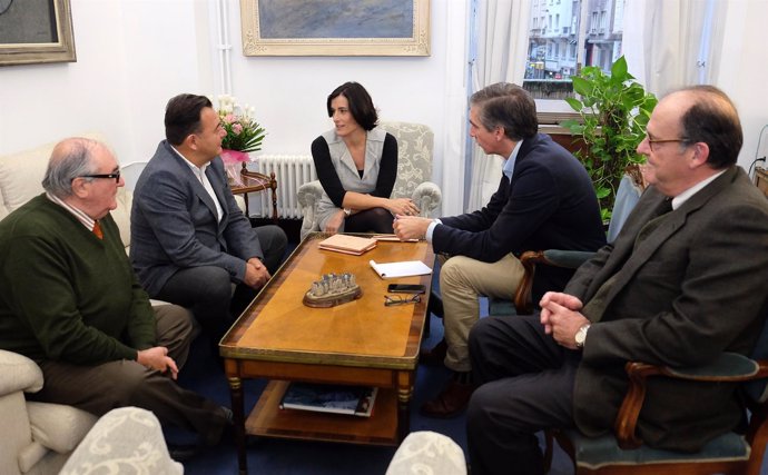 Reunión con constructores, arquitectos y aparejadores