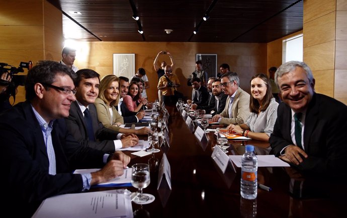 Reunión entre los equipos negociadores del PP y de Ciudadanos