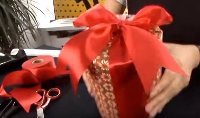 Tutorial: Cómo envolver objetos cilíndricos con papel de regalo