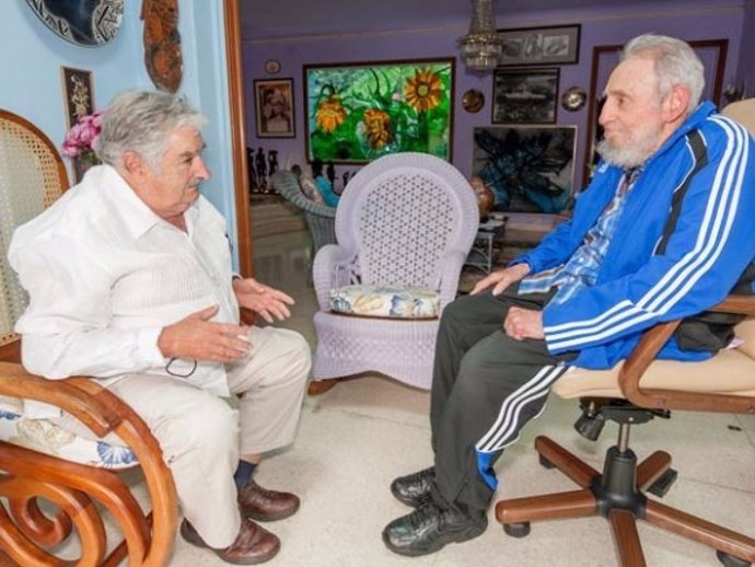 El presidente de Uruguay, José Mujica, y el líder cubano, Fidel Castro.