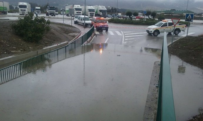 Carretera cortada, lluvia, Málaga, anegada, 