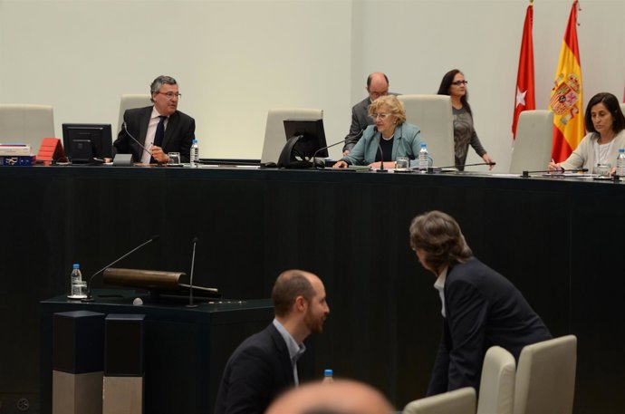 La alcaldesa de Madrid, Manuela Carmena, durante un pleno en el Ayuntamiento