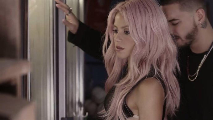 Shakira es acusada de plagio por fans de Rihanna