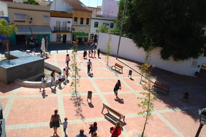 Plaza del centro de Tomares, junto a Blas Infante