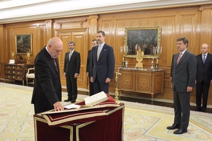 El nuevo fiscal general del Estado, José Manuel Maza Martín, promete su cargo