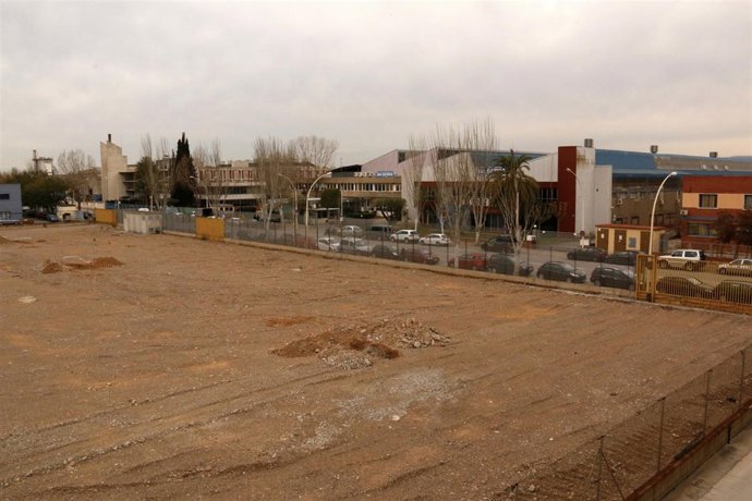 Solar de la Zona Franca que acogerá una lavandería industrial de Elis Manomatic