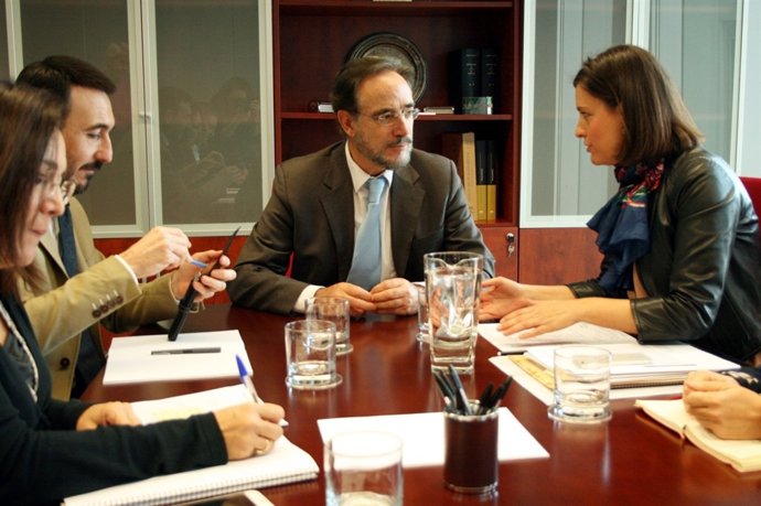 La alcaldesa de San Fernando en reunión con la Junta