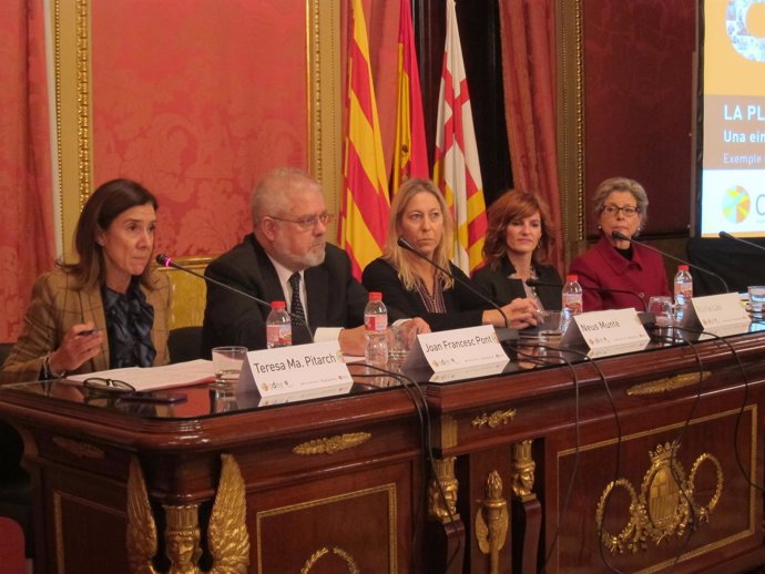 Teresa Maria Pitarch, Joan Fracesc Pont, Neus Munté, Núria Lao y Anna Mercadé