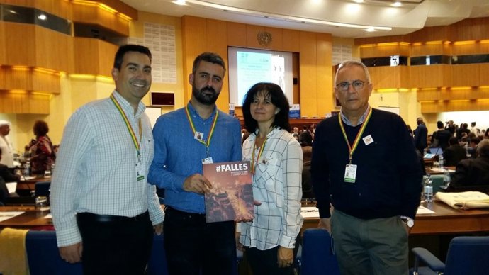 Fuset y otros representantes valencianos en la Asamblea de la Unesco
