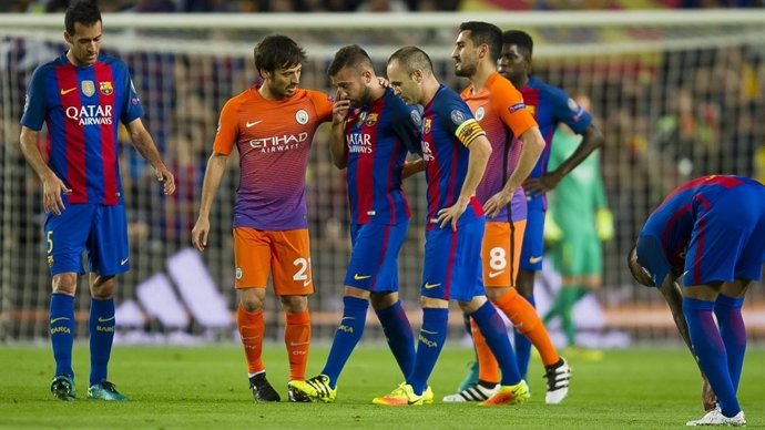 Jordi Alba abandona el campo lesionado