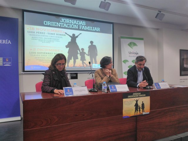 La primera de las Jornadas de Orientación Familiar ha sido este lunes.