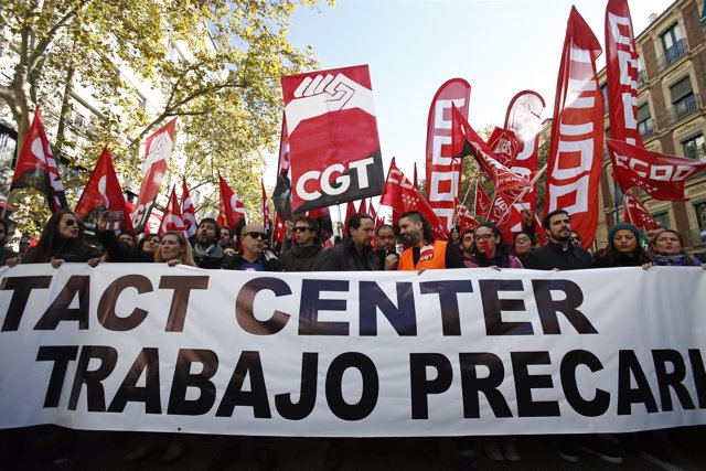 Pablo Iglesias, Errejón y Rafa Mayoral en la manifestación por Contact Center