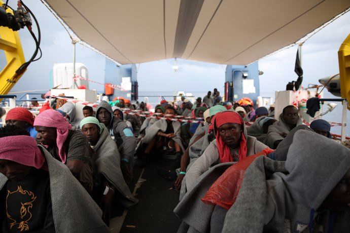 Inmigrantes rescatados por MSF en el Mediterráneo