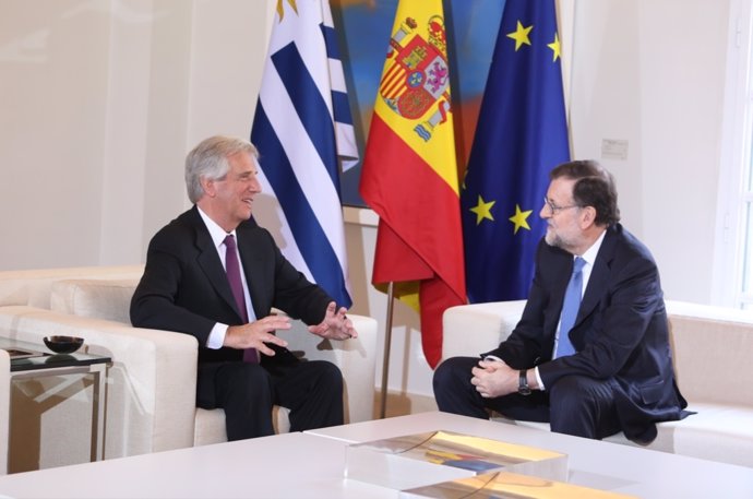 Mariano Rajoy recibe al presidente de Uruguay, Tabaré Vázquez, en Moncloa