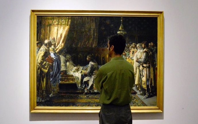 Un espectador en el Museo de Bellas Artes de Valencia