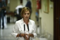 Cospedal avisa a la sociedad de los riesgos y dice que "España es segura porque tiene unas buenas Fuerzas Armadas"