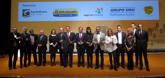 Premiados y autoridades presentes en la gala de entrega de los Premios del Campo