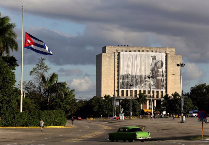Foto gigante de Fidel en la Plaza de la Revolución
