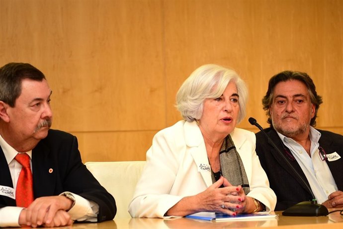 Rueda de prensa , dando la cancha , Estudiantes y Baskonia 