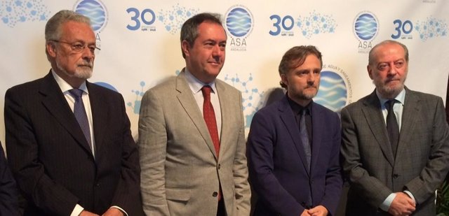 Nota Y Fotos De Medio Ambiente: Fiscal Anuncia Un Nuevo Reglamento Sobre El Cicl