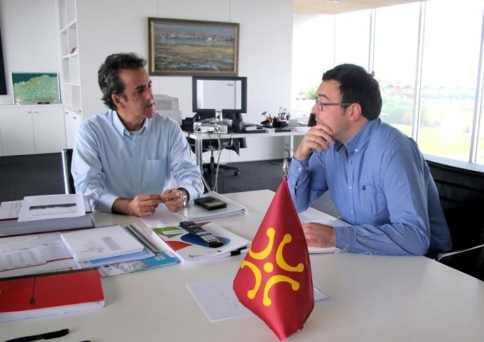 Martín con el alcalde de Ruente 