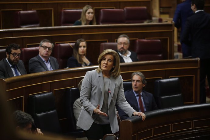 Fátima Báñez en la sesión de control al Gobierno en el Congreso