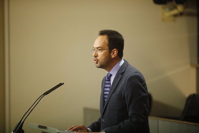 Antonio Hernando en rueda de prensa en el Congreso