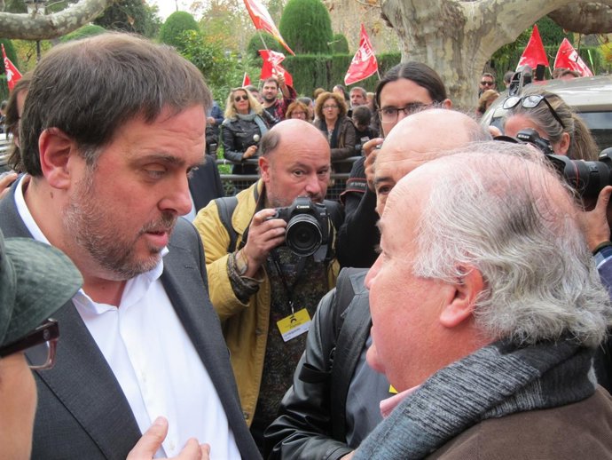 Conseller O.Junqueras con portavoces de sindicatos