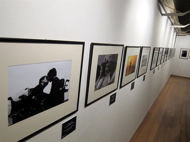 Exposición sobre discapacidad en la sala de exposiciones de las Escuelas Menores