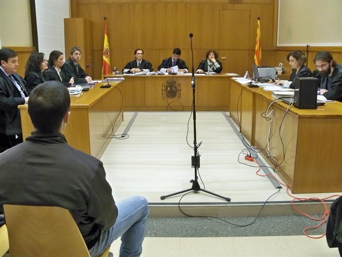 Juicio a un urbano por romperle la mandíbula a un vendedor ambulante