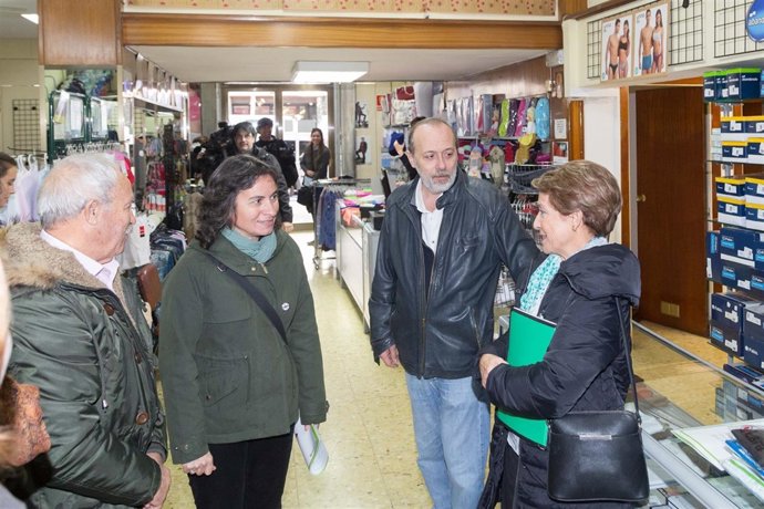 Luisa Broto visita la Red de comercios amigables con las personas mayores 