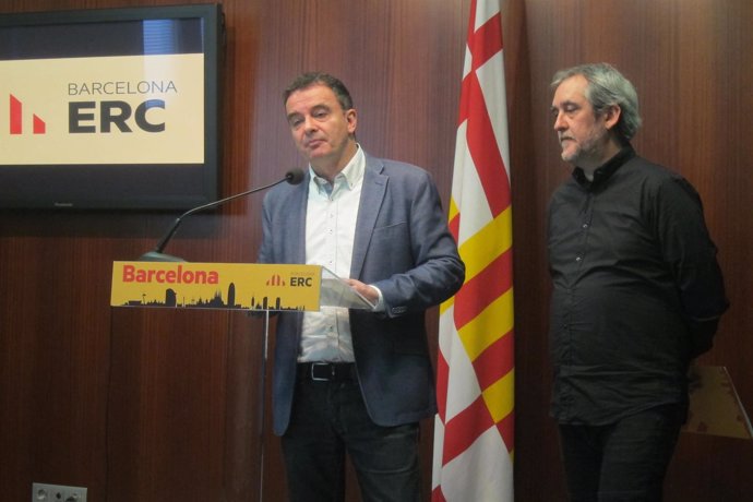 El líder de ERC, Alfred Bosch, con el portavoz del partido, Jordi Coronas
