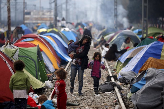 Inmigrantes y refugiados en la frontera entre Grecia y Macedonia