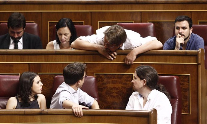Irene Montero, Íñigo Errejón, Pablo Iglesias y diputados de Unidos Podemo