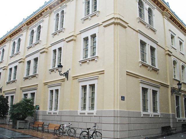 Fachada de la Biblioteca de La Rioja