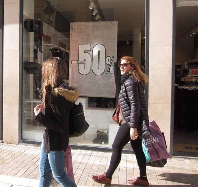 Comercio rebajas malaga joven bolsas compras shoppping