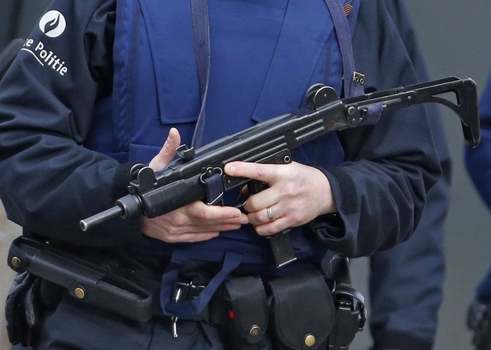 Policía belga durante la redada antiterrorista en Bruselas
