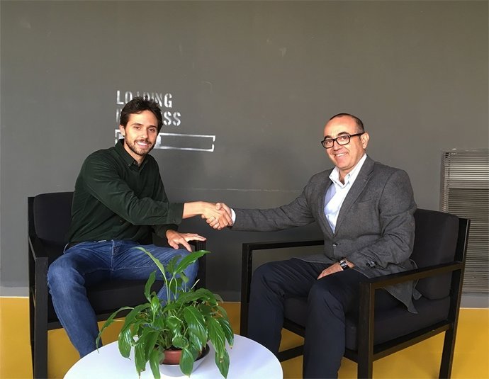 El socio fundador de Novicap, Marc Macià, y el CEO de B2BRouter, Oriol Bausà