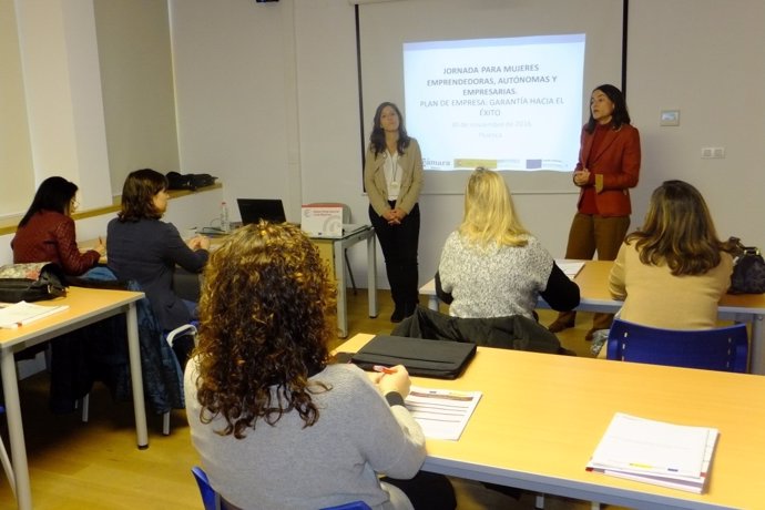 Asistentes a esta jornada sobre emprendimiento femenino en Huesca