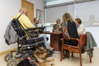 Cantabria regula el acceso a lugares públicos de perros de ayuda a discapacitados