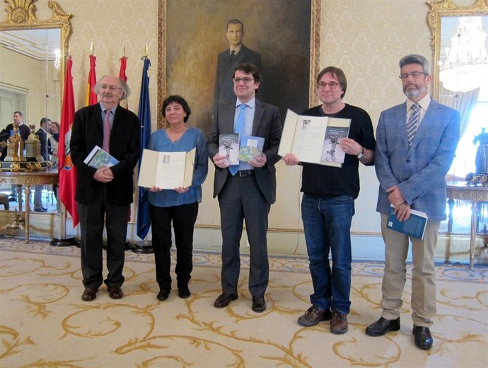 Los premiados junto al alcalde de Salamanca