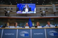 Susana Díaz pide un Partido Socialista "más fuerte" en Europa frente a populismos y nacionalismos