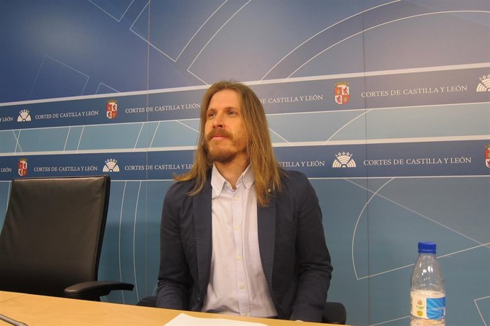 Pablo Fernández antes de la rueda de prensa