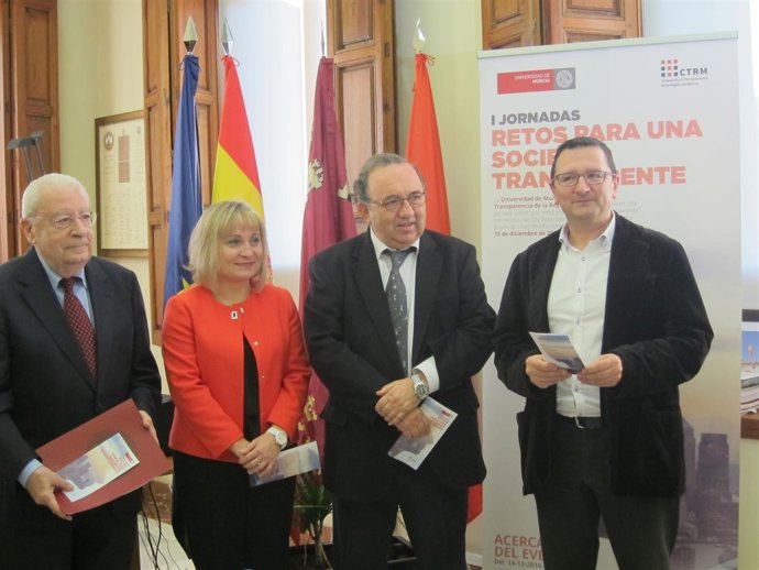 José Orihuela en la presentación de las primeras jornadas sobre transparencia